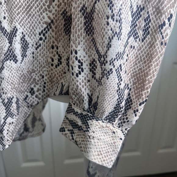 Express Snakeskin Print Button-Down Tunic Shirt - XS - NWT - Picture 5 of 8